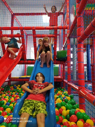 Bawialnia ale urwis ! MAŁPI GAJ Gumieńce